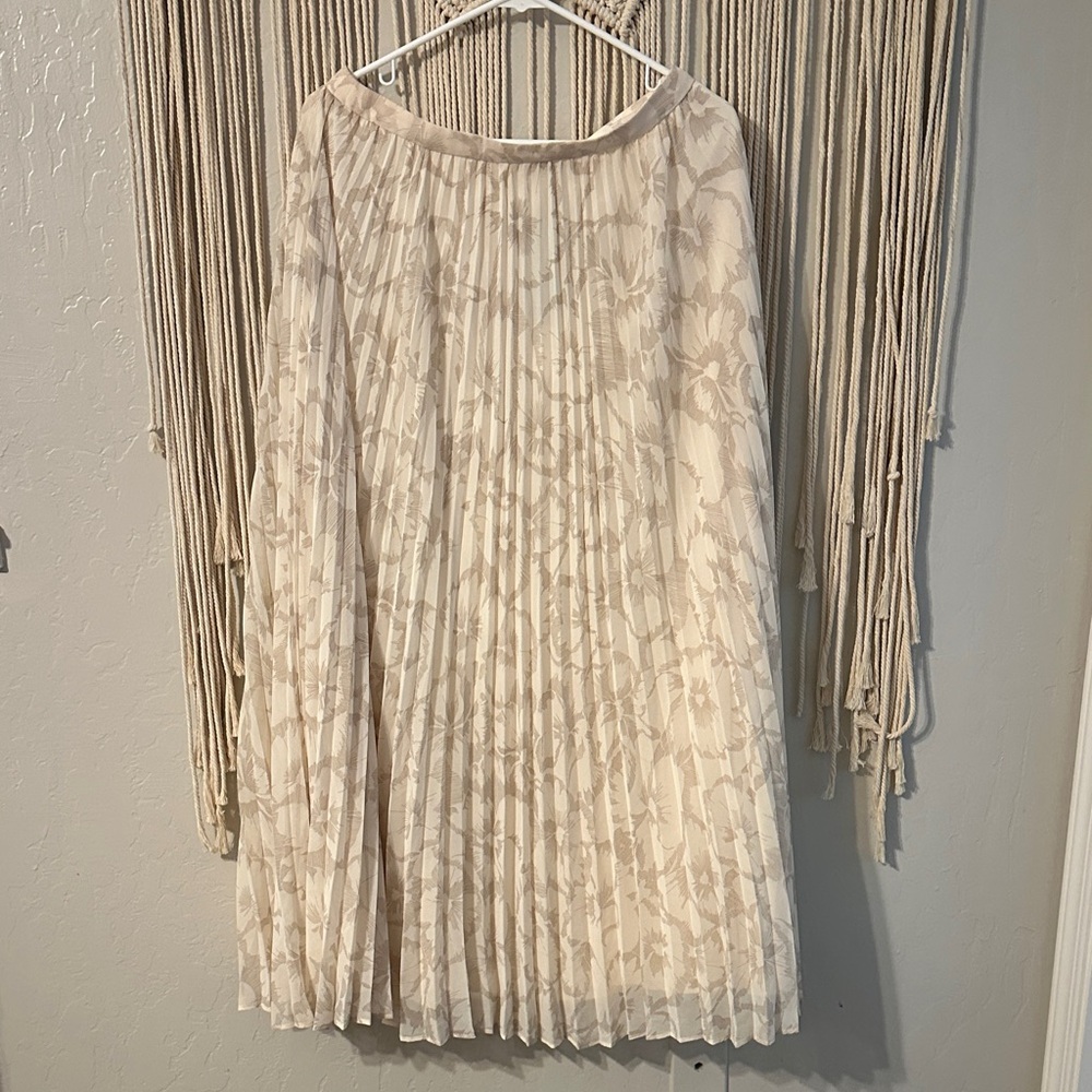Banana Republic Floral Cream Pleated Skirt